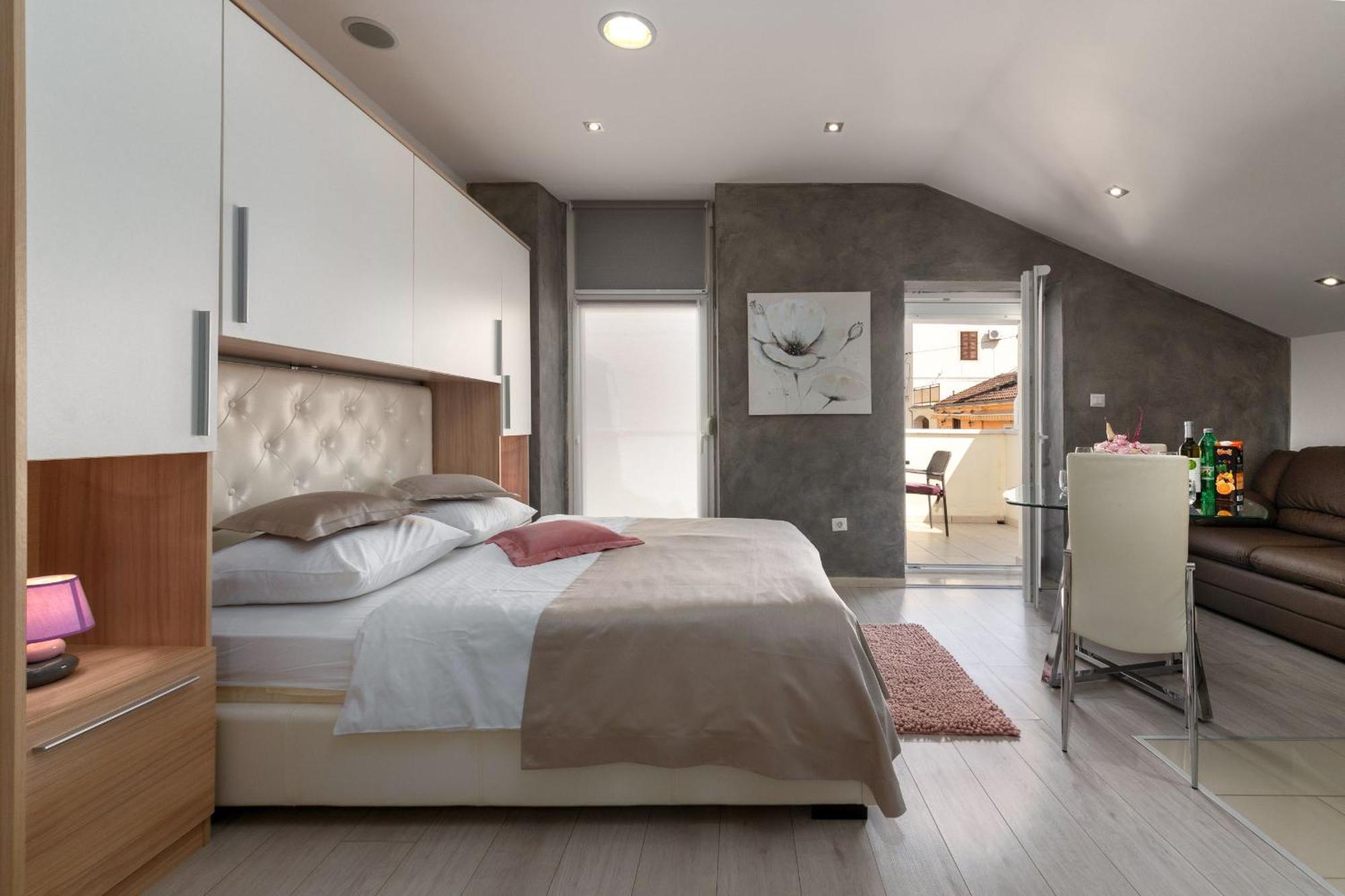 Deny Apartman *